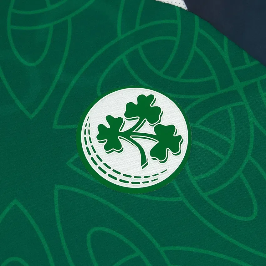 Irland Cricket-Nationalmannschaft 2026/28 ODI Junior Langarm-Hemd Irland Cricket-Nationalmannschaft 2026/28 ODI Junior Langarm-Hemd